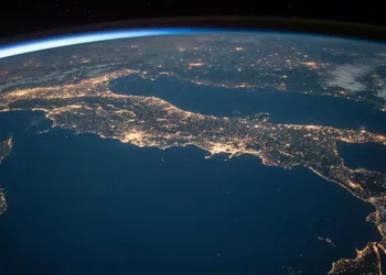 cientistas-afirmam-que-a-terra-esta-se-partindo-ao-meio