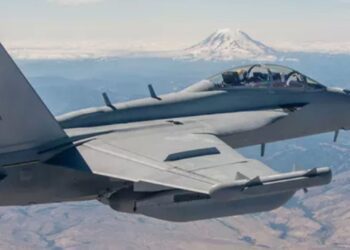 aviao-militar-dos-eua-cai-no-mar-e-tripulantes-sao-resgatados