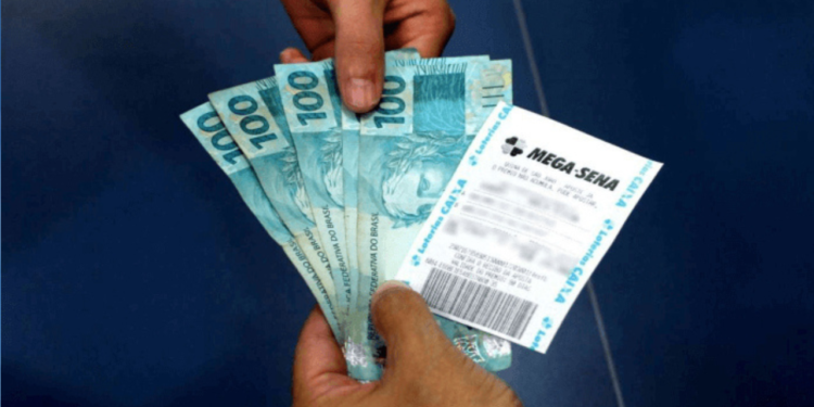 mulher-perde-r$-200-mil-em-golpe-do-bilhete-premiado;-entenda