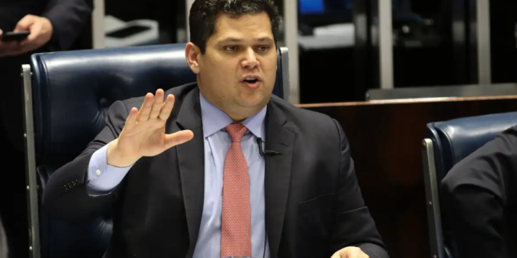 alcolumbre-afirma-que-anistia-nao-e-“assunto-dos-brasileiros”