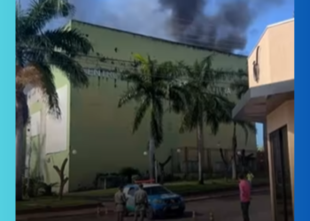 incendio-destroi-cineteatro-de-niquelandia