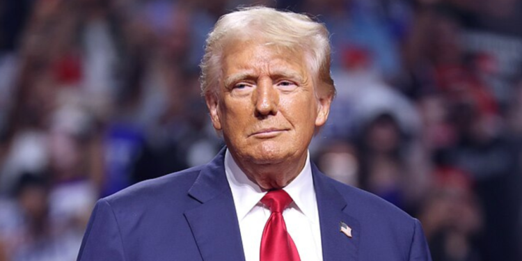trump-cumprimenta-eduardo-bolsonaro-em-evento-conservador-nos-eua:-“familia-otima”