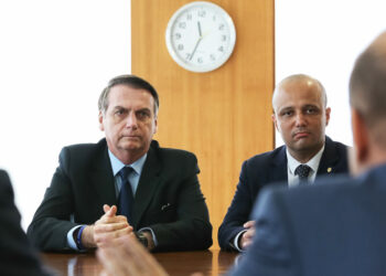 major-vitor-hugo-anuncia-condecoracoes-a-jair-bolsonaro-em-goiania 