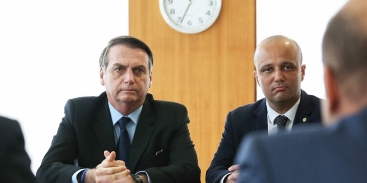 major-vitor-hugo-anuncia-condecoracoes-a-jair-bolsonaro-em-goiania