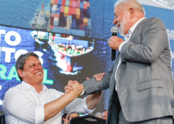 tarcisio-recebe-vaias-e-aplausos-durante-evento-com-lula-em-sp