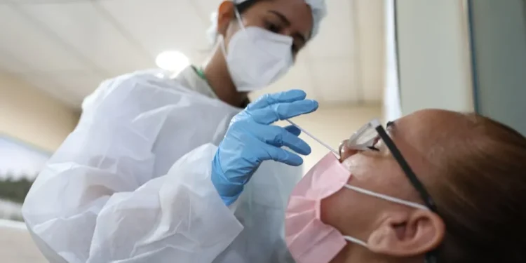 apenas-2,8%-dos-medicos-brasileiros-sao-pretos,-aponta-o-ibge