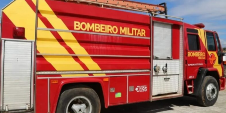 crianca-e-resgatada-apos-cair-em-sumidouro-de-4-metros-em-anapolis