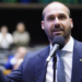 eduardo-bolsonaro-critica-walter-salles-e-acusa-diretor-de-retratar-“ditadura-inexistente”