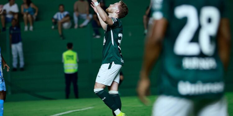 goias-bate-o-crac-catalano-nos-penaltis-e-se-classifica-para-a-semifinal-do-goianao