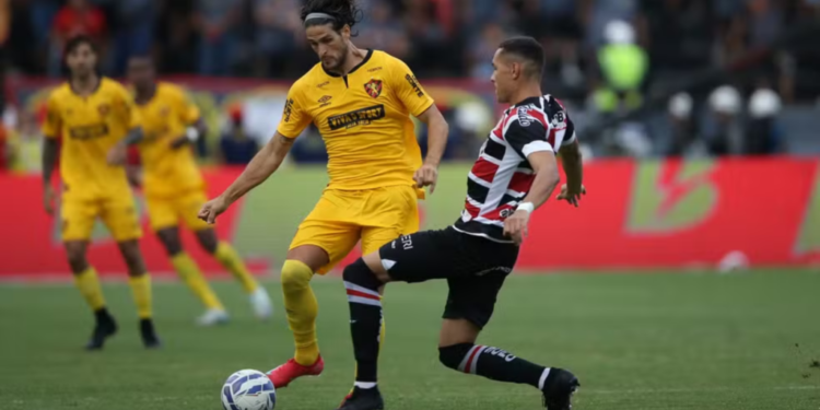 classico-das-multidoes:-sport-e-santa-cruz-duelam-por-vaga-na-final-do-pernambucano