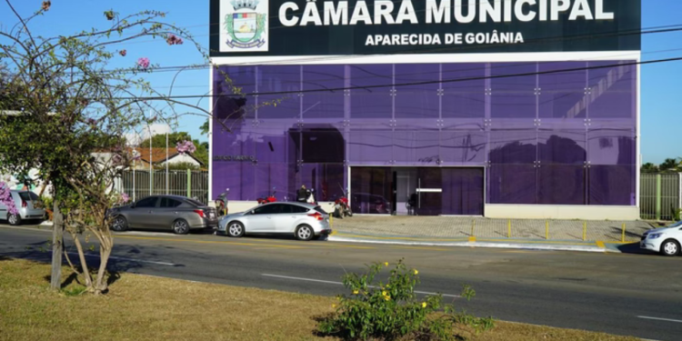 vereadores-de-aparecida-de-goiania-querem-gastar-r$-293-mil-com-iphones