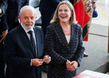 gleisi-hoffmann-diz-que-isencao-do-ir-e-“questao-de-justica”