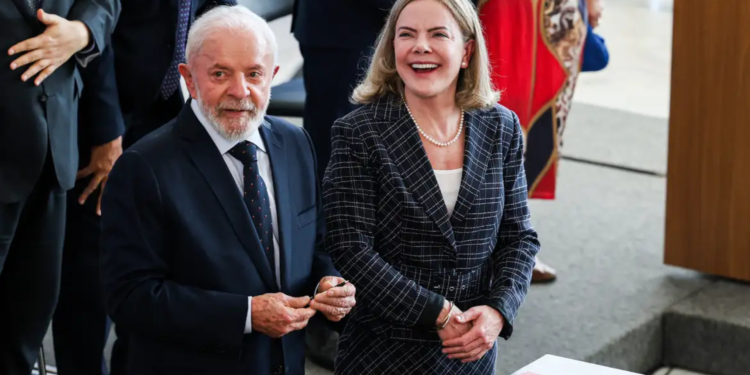 gleisi-hoffmann-diz-que-isencao-do-ir-e-“questao-de-justica”