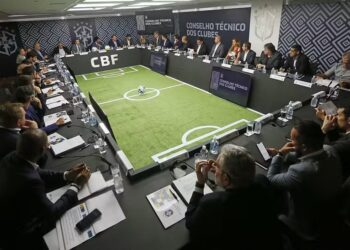 clubes-da-serie-a-se-reunem-na-cbf-para-discutir-fair-play-financeiro-e-gramados-sinteticos