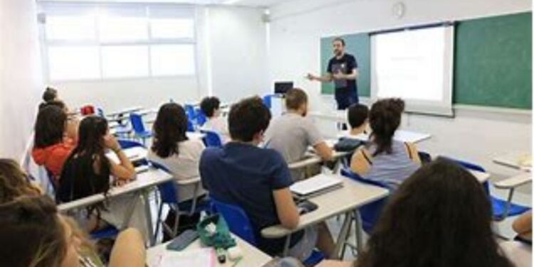 desistencia-de-cursos-superiores-em-goias-alcanca-57%