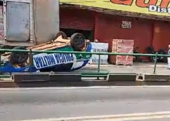 viatura-da-pm-capota-na-avenida-anhanguera