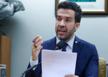 janones-sobre-michelle-bolsonaro:-“incomivel-nao-e”