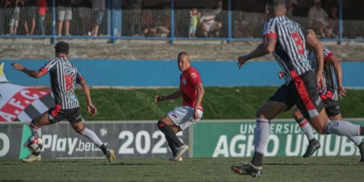 anapolis-vence-atletico-goianiense-por-3-a-2-e-e-o-primeiro-finalista-do-goianao-2025