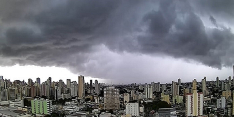 goias-inicia-a-semana-com-risco-de-chuvas-intensas