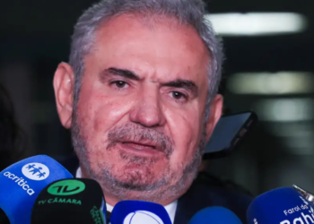 relator-do-orcamento-2025-trabalha-para-entregar-parecer,-mas-votacao-pode-ser-adiada-para-abril