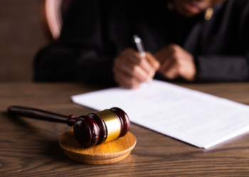 estudo-aponta-que-negativa-de-gratuidade-judicial-marginaliza-populacao-vulneravel