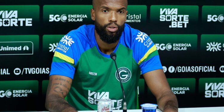 zagueiro-messias-declara-que-o-objetivo-do-goias-tem-que-ser-a-vitoria-sempre