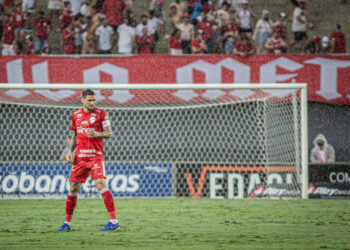 zagueiro-o-vila-nova,-tiago-pagnussat-e-escalado-na-selecao-da-2a-fase-da-copa-do-brasil