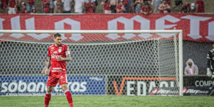 zagueiro-o-vila-nova,-tiago-pagnussat-e-escalado-na-selecao-da-2a-fase-da-copa-do-brasil