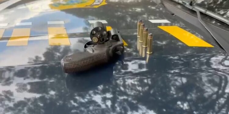 homem-e-preso-em-flagrante-por-porte-ilegal-de-arma-em-jatai
