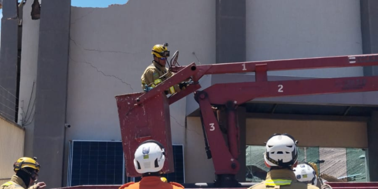 mulher-fica-ferida-no-desabamento-do-teto-da-igreja-videira-em-goiania