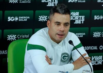 “todos-nos-que-estamos-envolvidos-no-futebol-do-goias-podemos-melhorar-mais”,-declara-jair-ventura