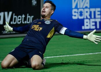 goias-bate-o-brasiliense-nos-penaltis-e-esta-classificado-para-final-da-copa-verde