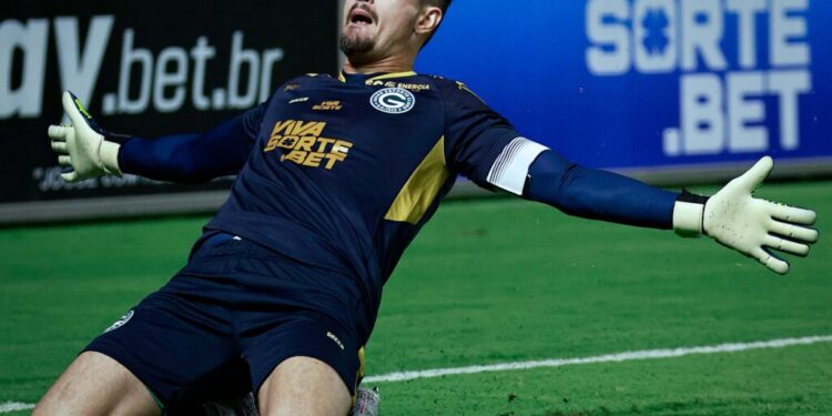 goias-bate-o-brasiliense-nos-penaltis-e-esta-classificado-para-final-da-copa-verde