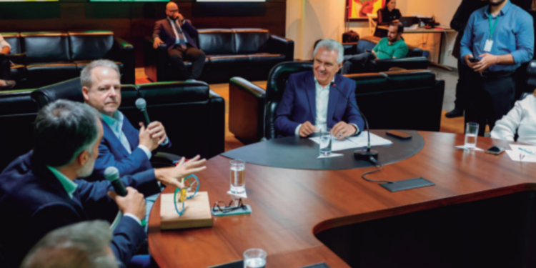 caiado-exalta-educacao-goiana-em-reuniao-com-representantes-da-google