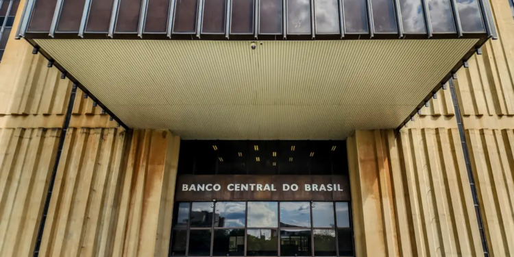 trump-e-politica-externa-influenciam-na-alta-da-selic-no-brasil