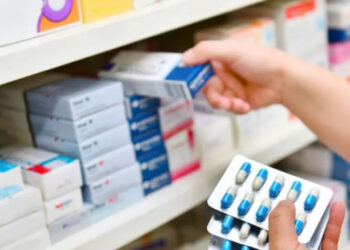 farmaceuticos-poderao-prescrever-medicamentos-com-receita-a-partir-de-abril