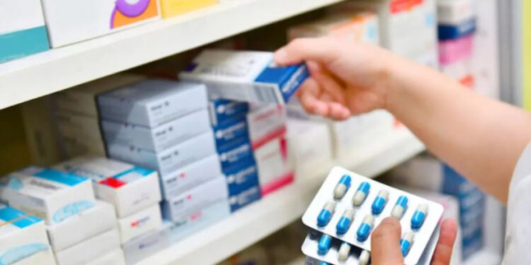 farmaceuticos-poderao-prescrever-medicamentos-com-receita-a-partir-de-abril