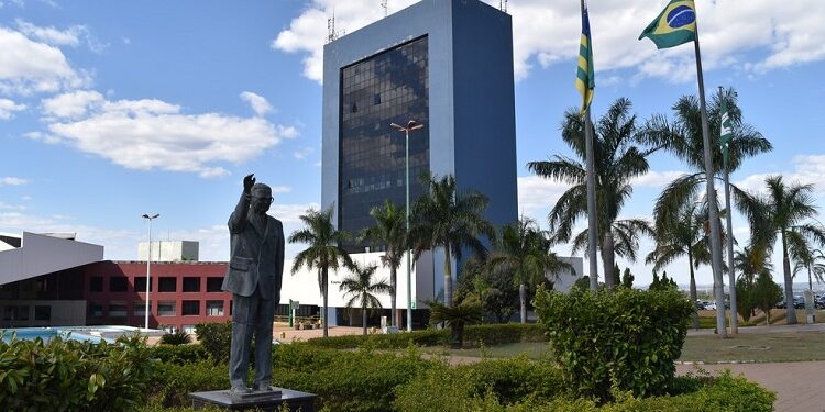 refis-2025:-prazo-para-negociacao-de-debitos-municipais-com-desconto-vai-ate-30-de-abril