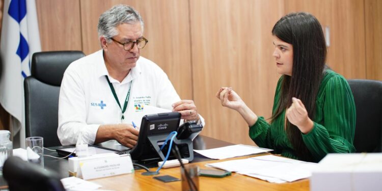 vereadora-de-goiania-encontra-com-ministro-para-discutir-crise-na-saude