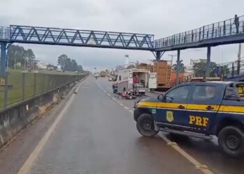 jovem-morre-em-acidente-na-br-060,-envolvendo-duas-motos-e-um-caminhao