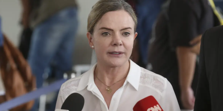 gleisi-afirma-que-pec-da-seguranca-publica-ira-ao-congresso-em-abril