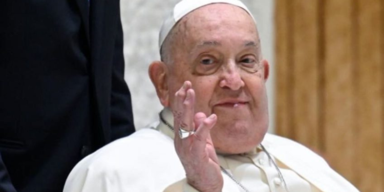 papa-francisco-deve-receber-alta-neste-domingo-(23)