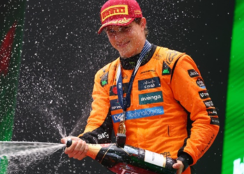 oscar-piastri-vence-o-gp-da-china-e-mclaren-faz-dobradinha-no-podio