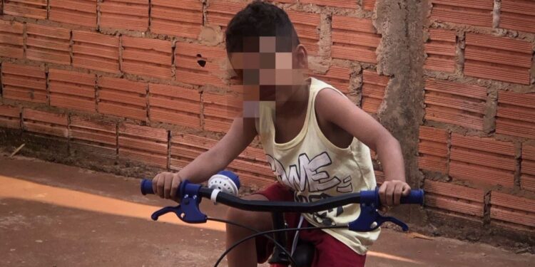 menino-de-4-anos-desaparece-em-plantacao-de-milho-e-e-resgatado-com-vida-em-goias