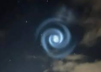 espiral-luminosa-surge-no-ceu-e-causa-espanto-na-europa;-veja