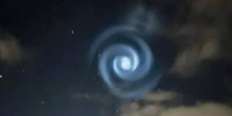 espiral-luminosa-surge-no-ceu-e-causa-espanto-na-europa;-veja