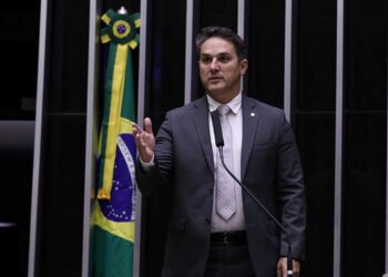 o-lider-da-oposicao-na-camara-dos-deputados-acompanha-o-julgamento-de-bolsonaro- 