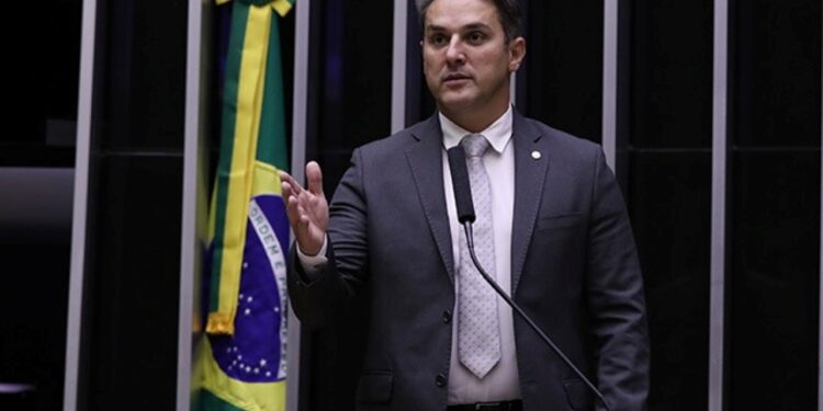 o-lider-da-oposicao-na-camara-dos-deputados-acompanha-o-julgamento-de-bolsonaro- 