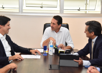 daniel-e-leandro-vilela-avaliam-construcao-de-mineradora-em-aparecida