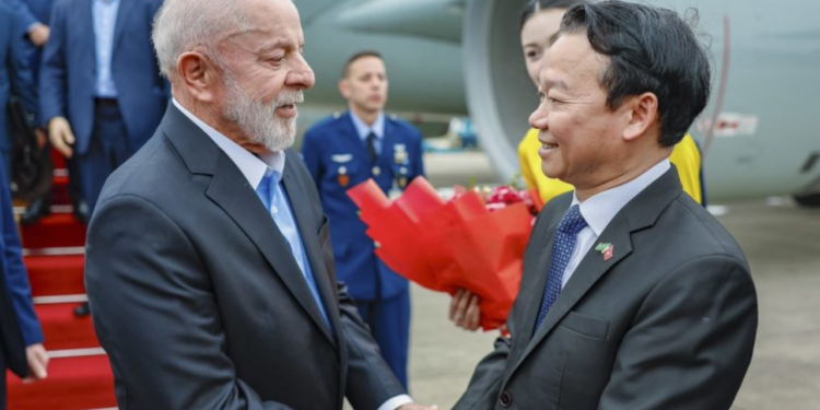 lula-desembarca-no-vietna-para-concluir-roteiro-na-asia